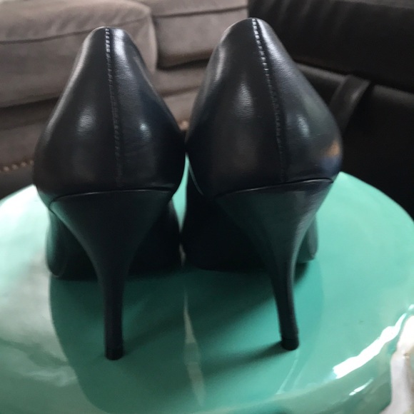 NWOT! Beautiful BCBGirls Navy Blue Heels! - Picture 5 of 7